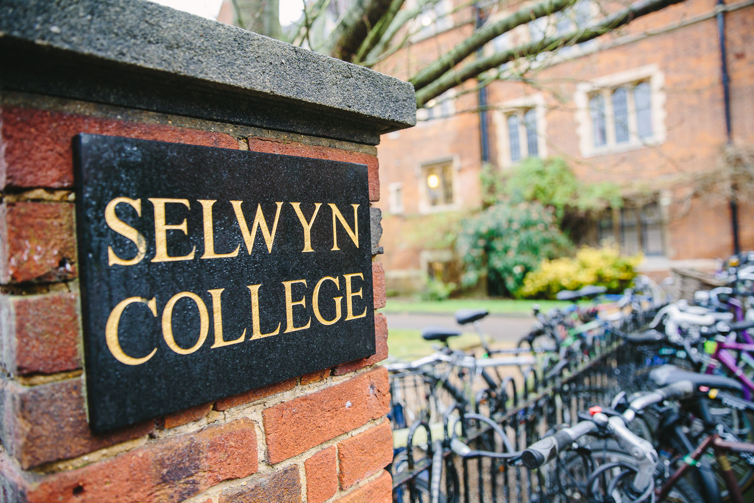A worded sign of Cambridge University Selwyn College